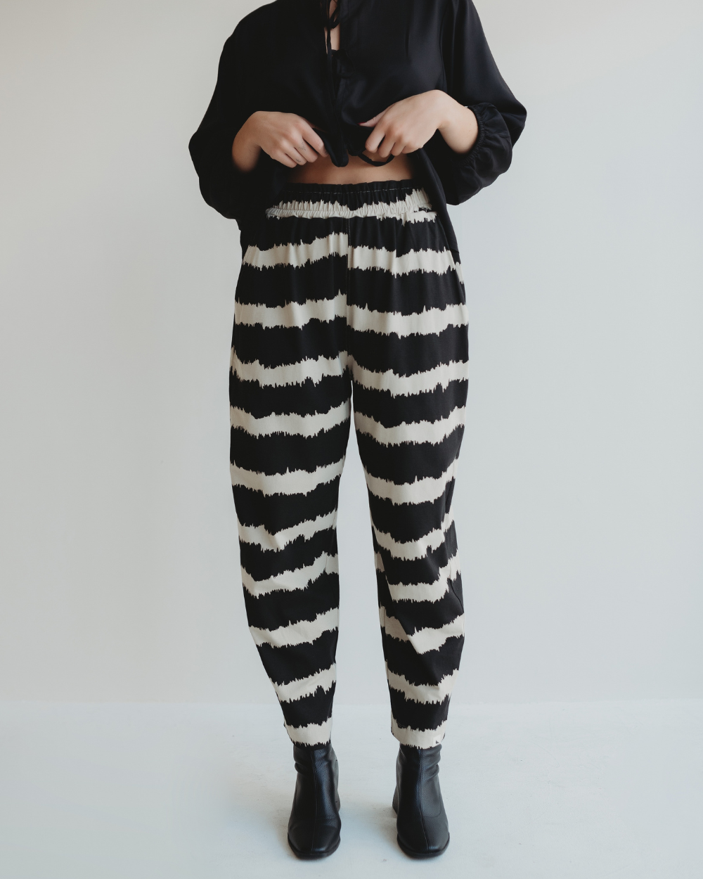 Kate Black Wavy Stripe Print Barrel Leg Trousers- image 3
