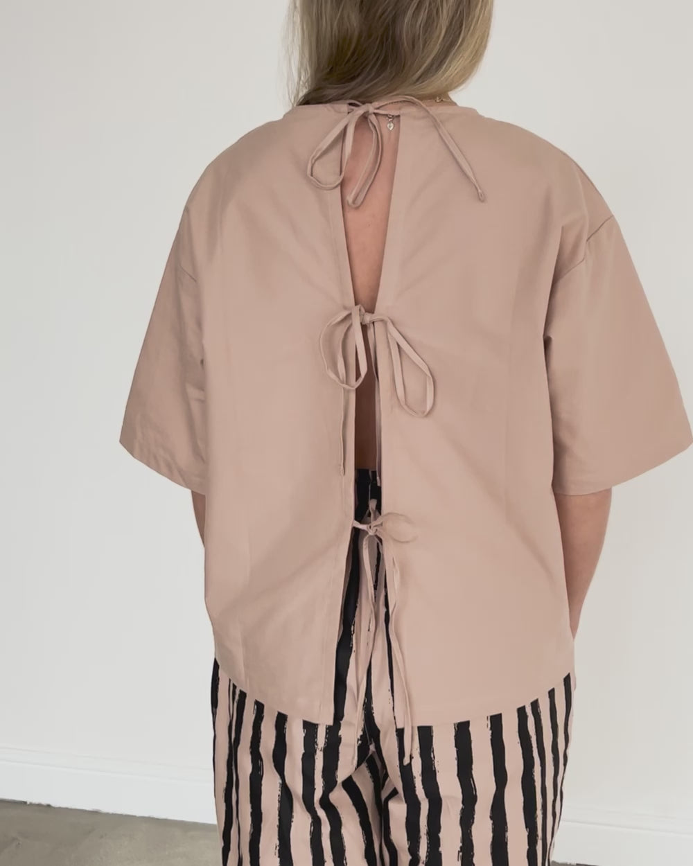 video showing Oragnic cotton Doris Beige Tie Back Top